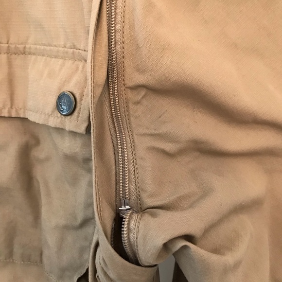 Fjall Raven Lightweight Outdoor Jacket - Picture 5 of 7